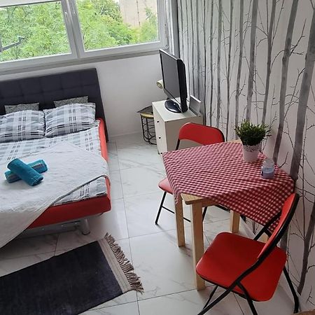 Apartmán Night Host Robotnicza Vratislav Exteriér fotografie